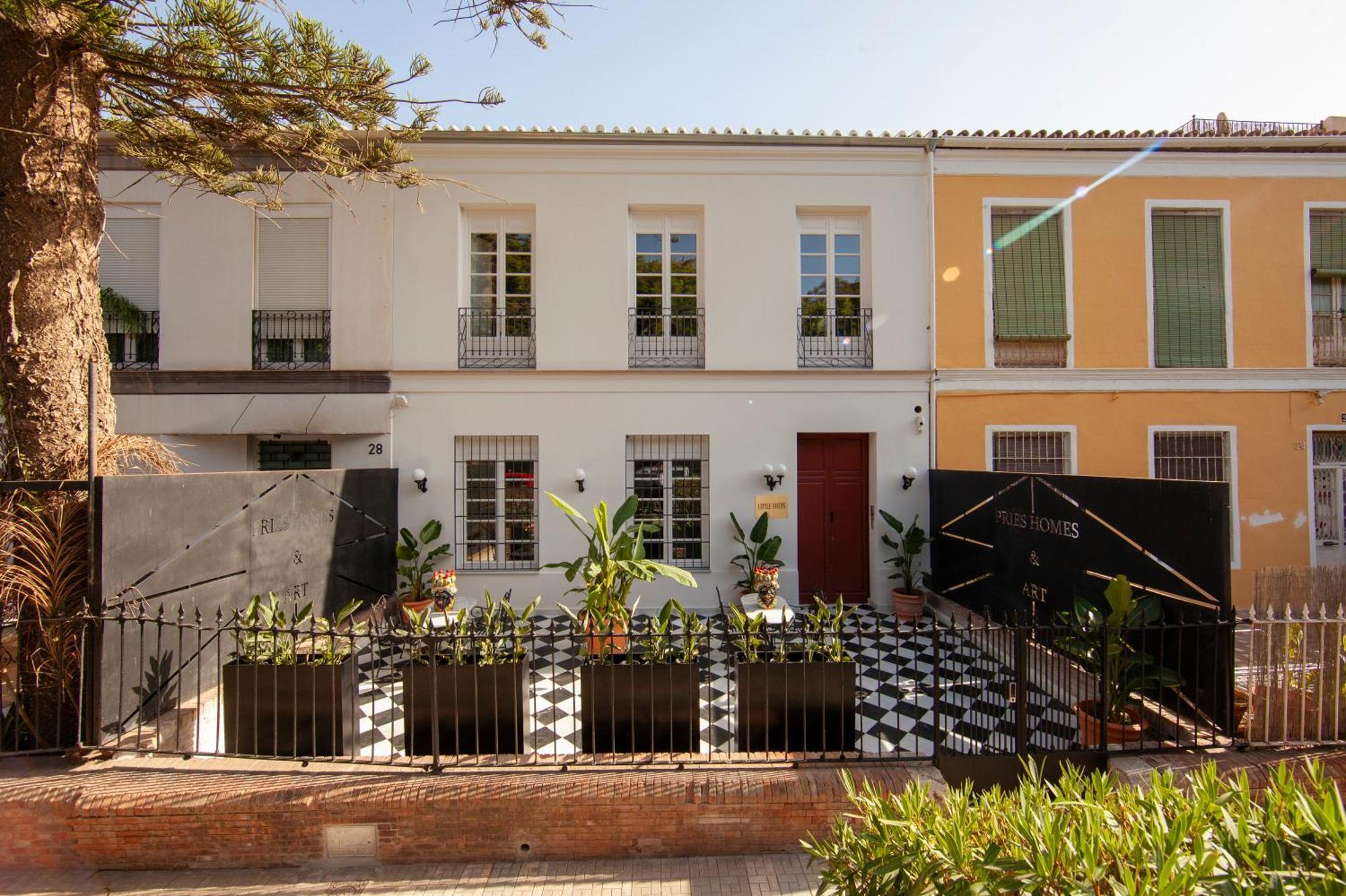 Pries Homes - Little Lotus Malaga Bagian luar foto