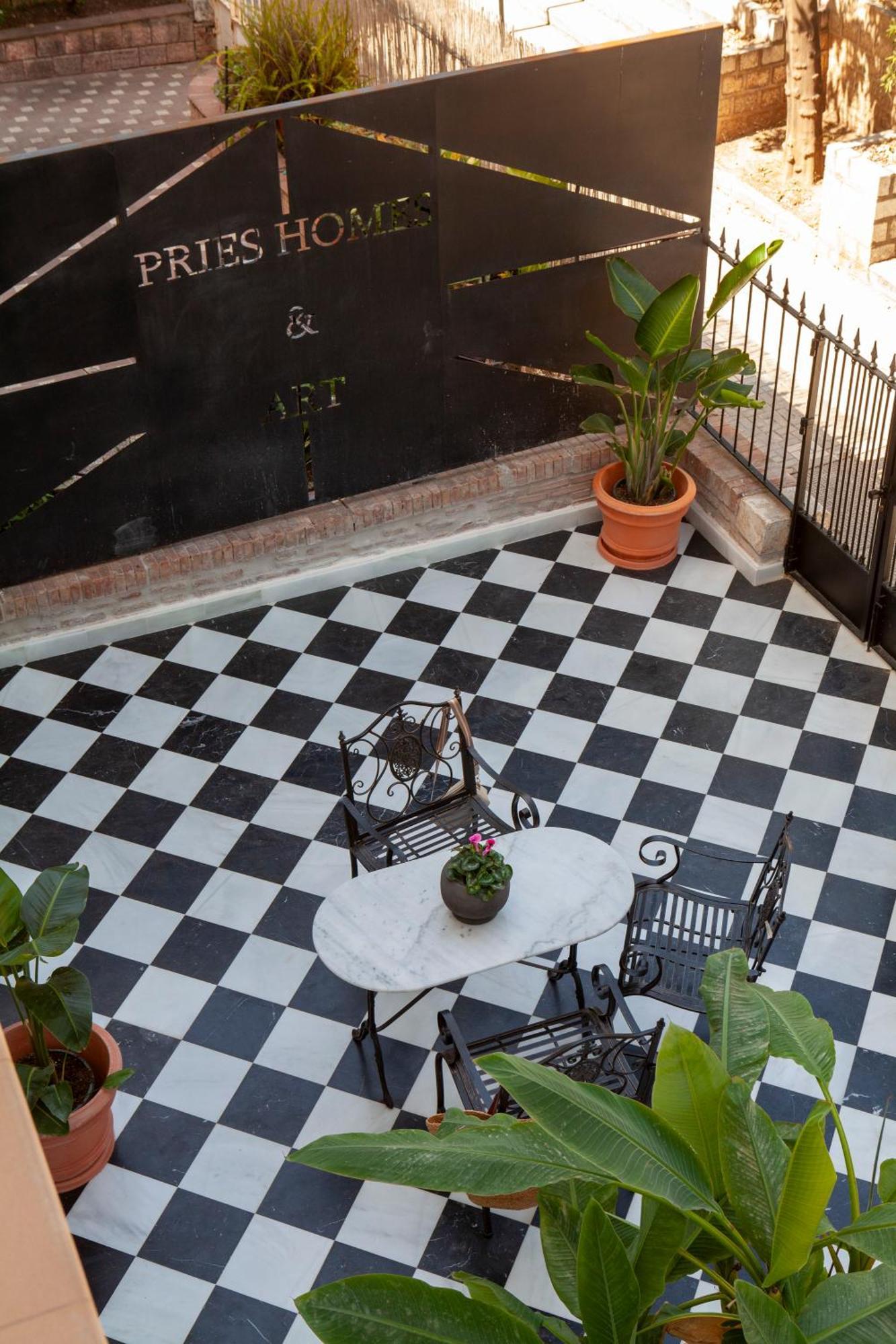 Pries Homes - Little Lotus Malaga Bagian luar foto