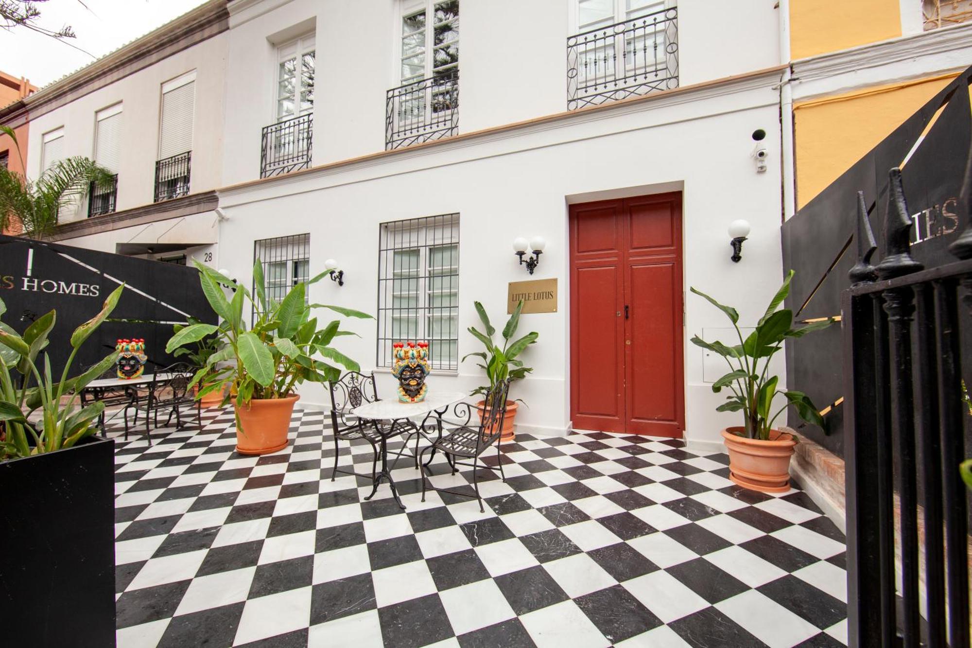 Pries Homes - Little Lotus Malaga Bagian luar foto